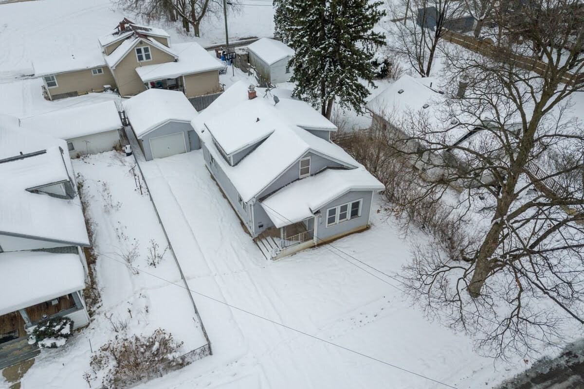 2319 Hecker Ave - Photo 2 of 34