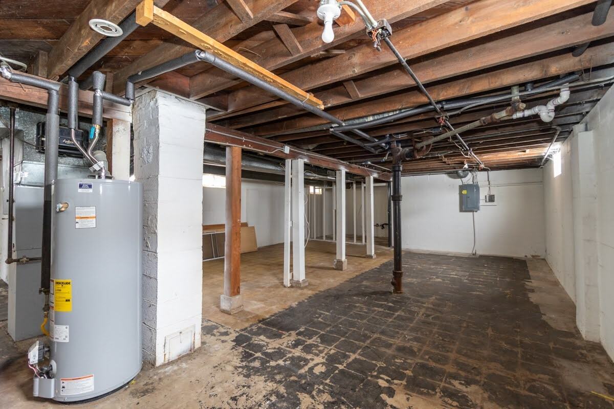 2319 Hecker Ave - Photo 6 of 34