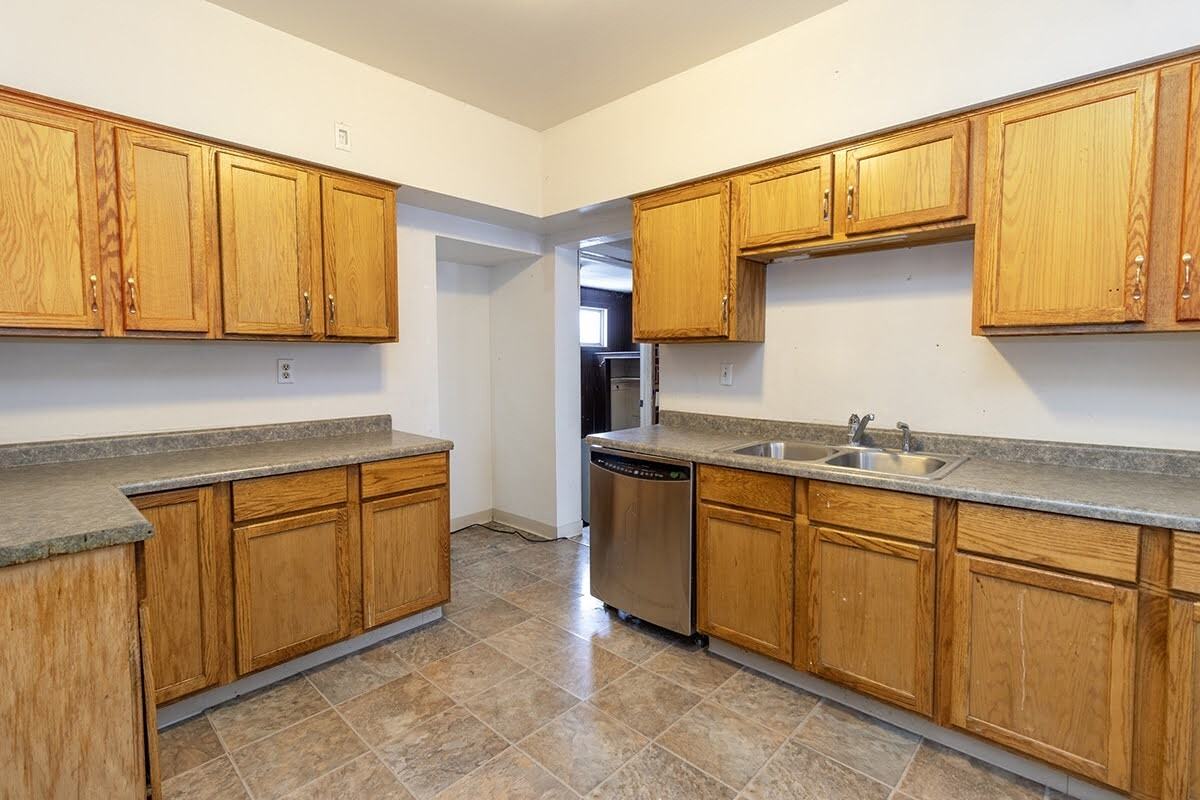 2319 Hecker Ave - Photo 7 of 34