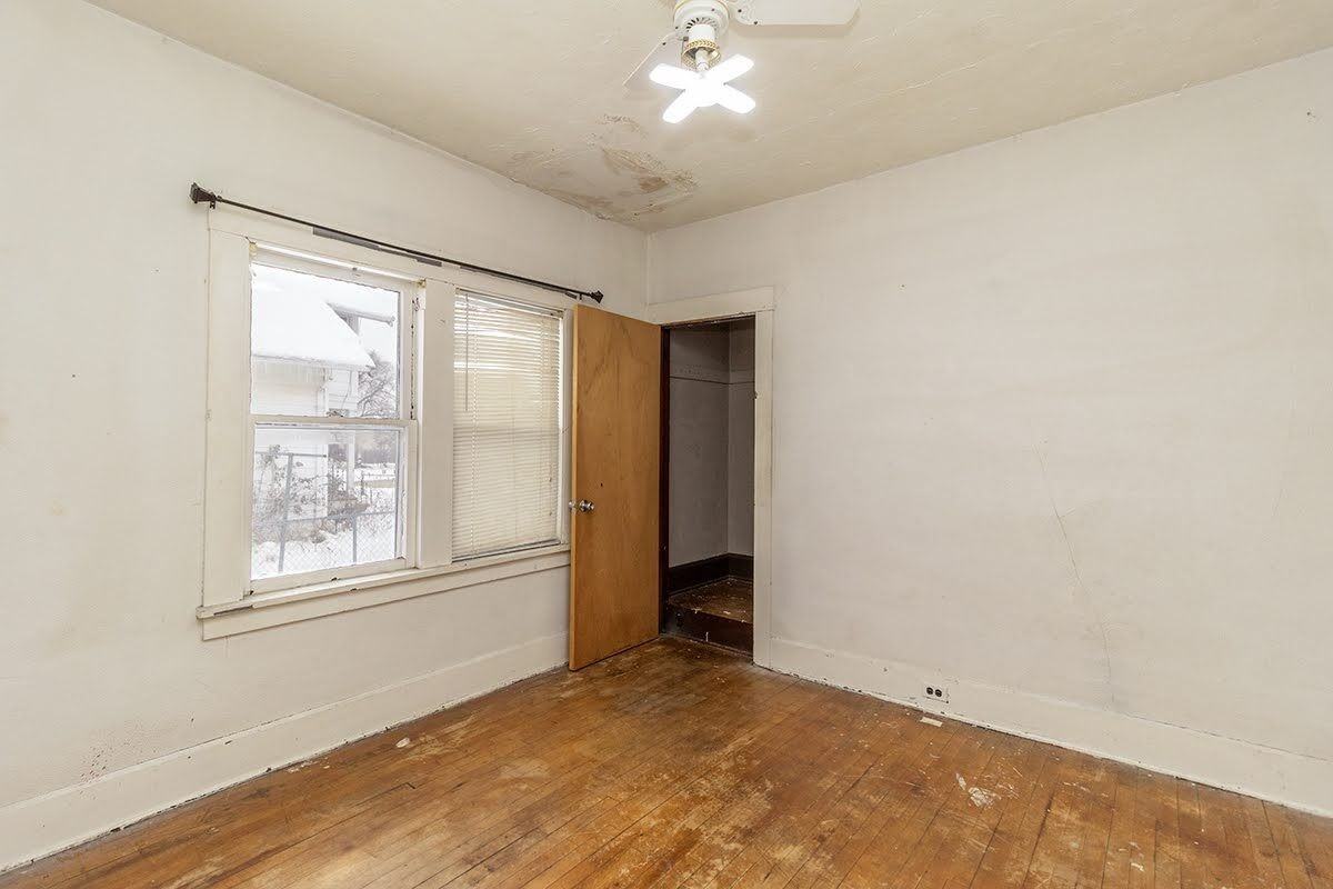 2319 Hecker Ave - Photo 4 of 34