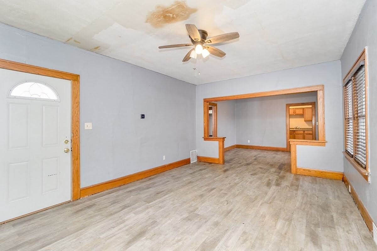 2319 Hecker Ave - Photo 5 of 34