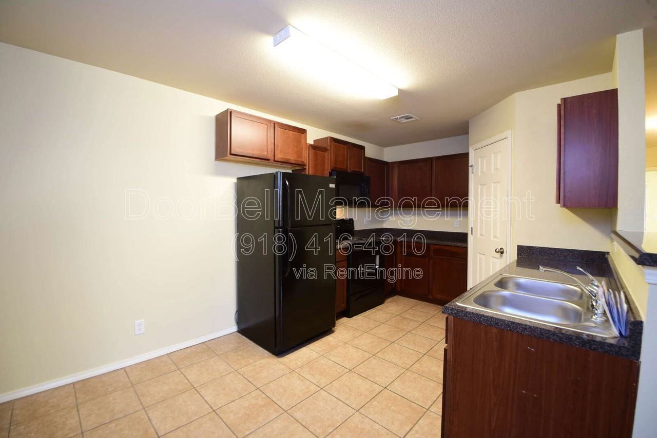 5712 N 34th St - Photo 5 of 18