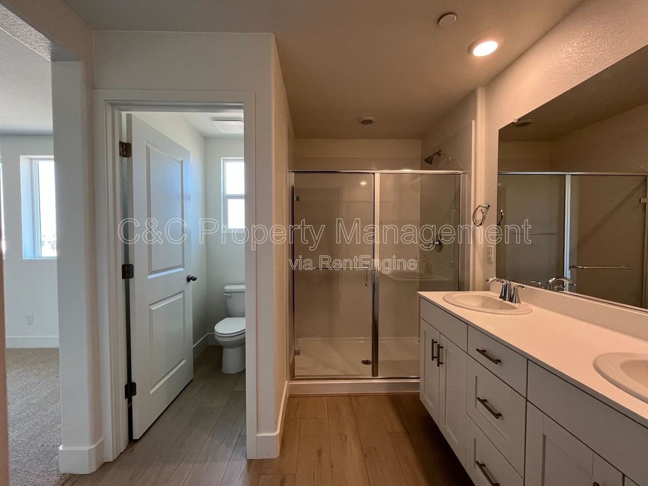 383 Manhattan Dr - Photo 4 of 8