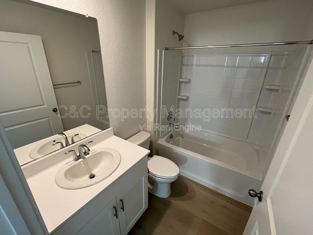 383 Manhattan Dr - Photo 6 of 8