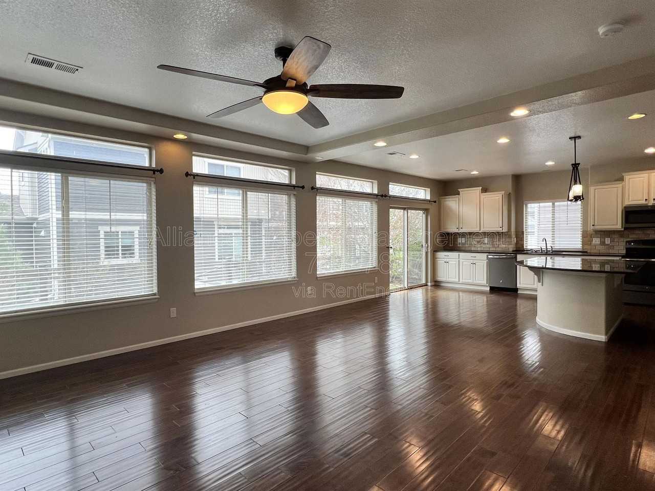 6517 Sugarberry Ln - Photo 7 of 33