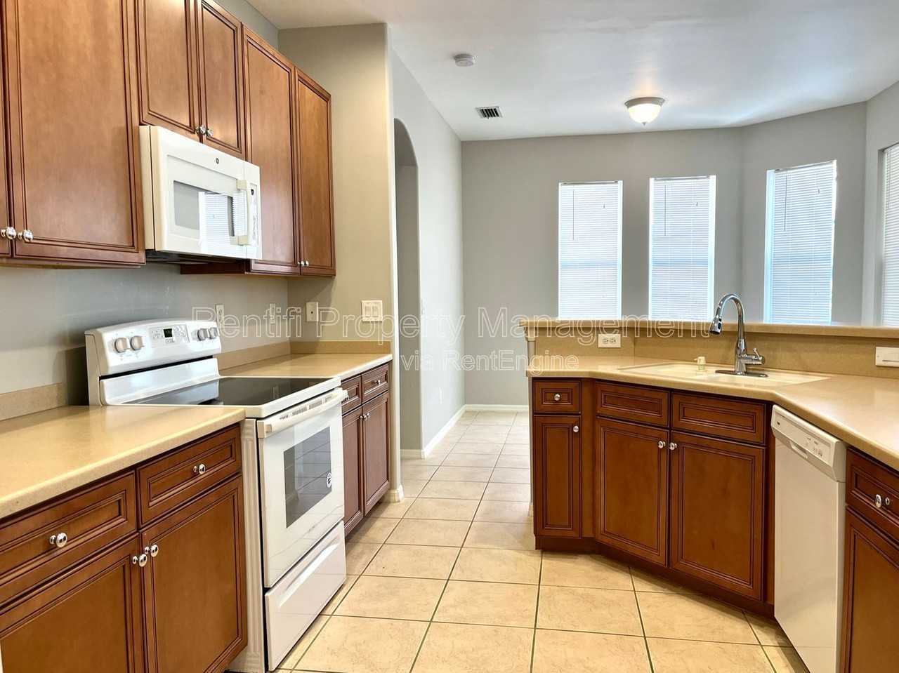 13062 Sail Away St - Photo 3 of 24