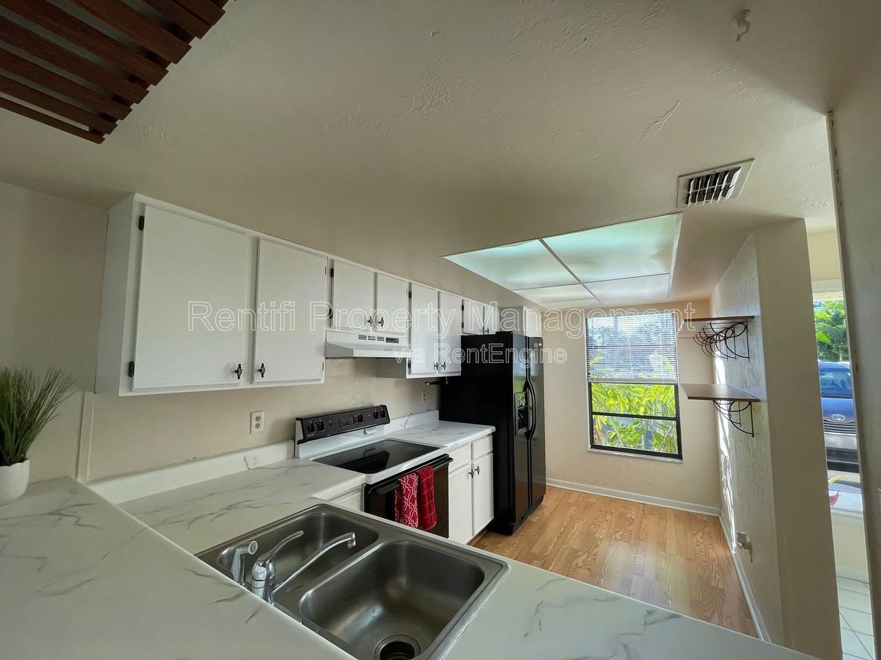 2131 Crystal Dr #24 - Photo 5 of 28