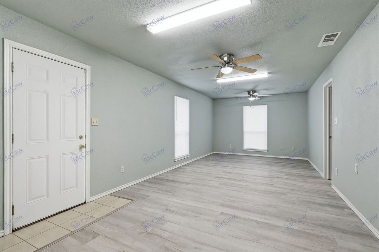 702 N Walnut St - Photo 4 of 22