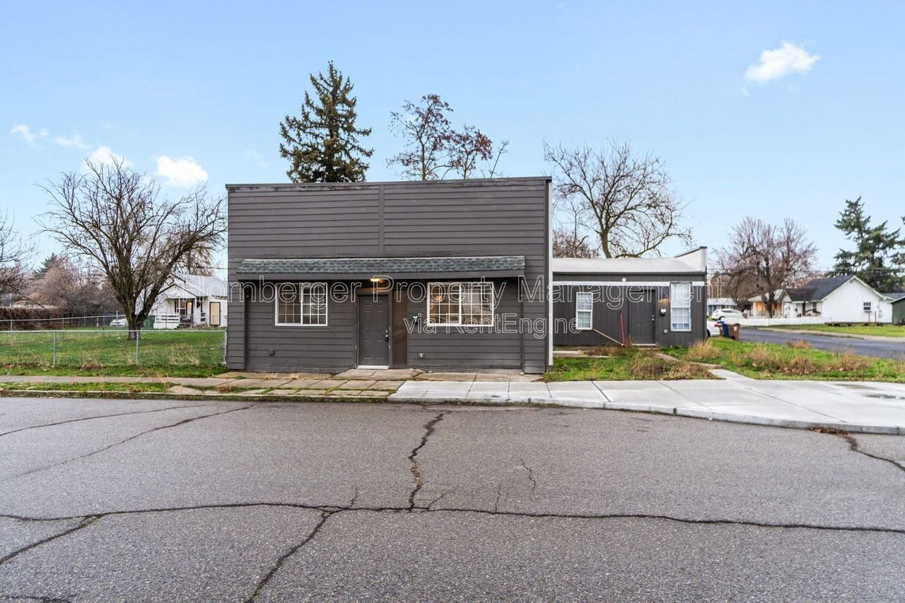 2229 E Boone Ave #A - Photo 3 of 20