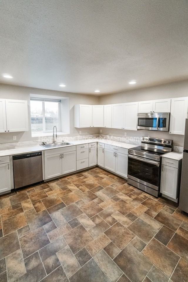 2229 E Boone Ave #A - Photo 4 of 20