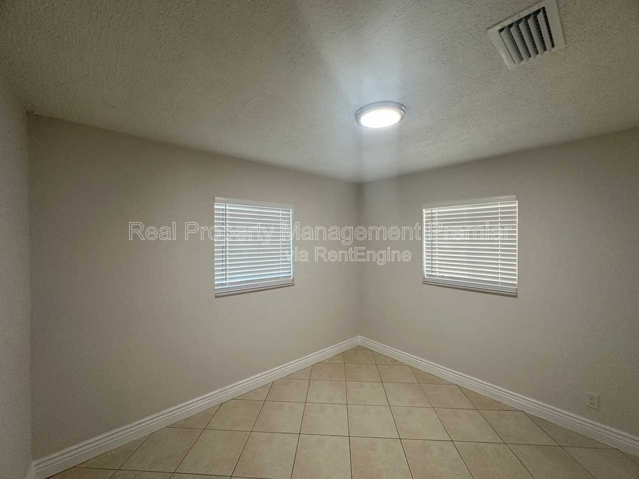 1264 Ne Ct-25 - Photo 6 of 19