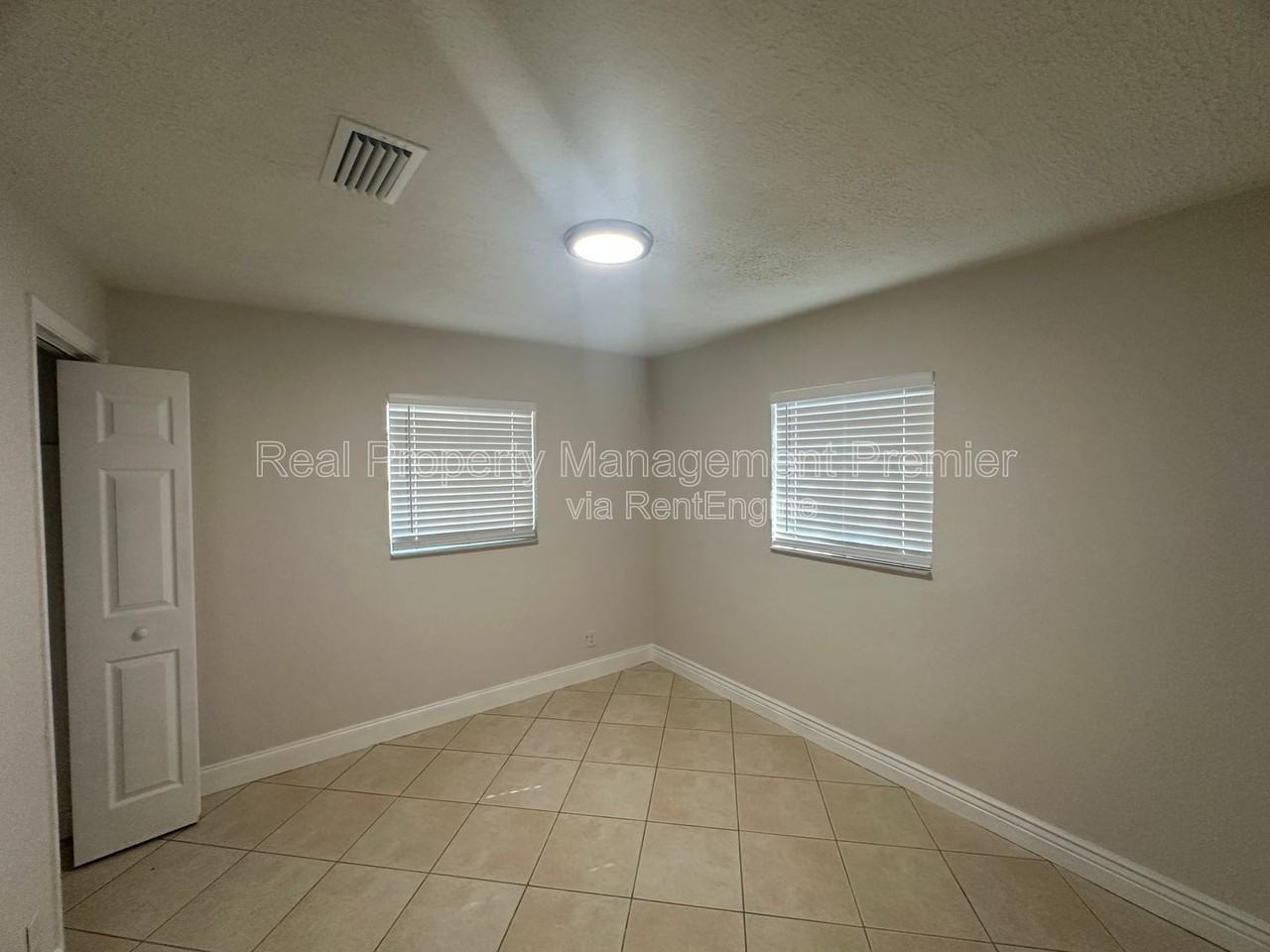 1264 Ne Ct-25 - Photo 7 of 19