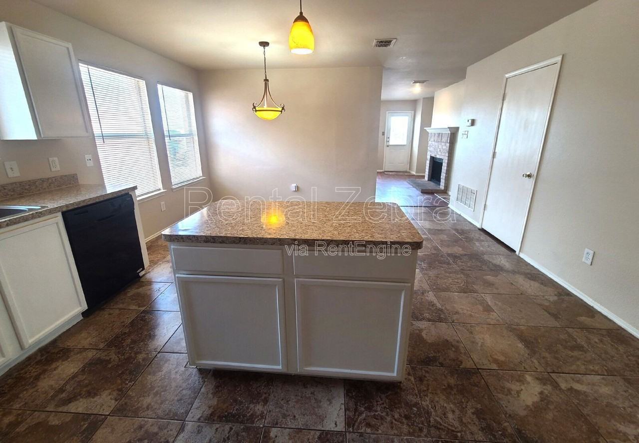 2736 Murphy Dr - Photo 3 of 15