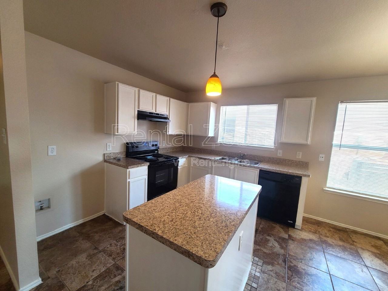 2736 Murphy Dr - Photo 4 of 15