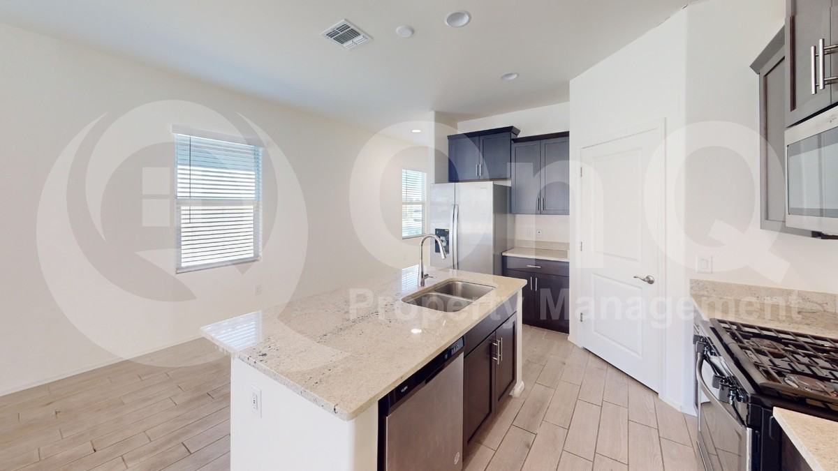 7005 W Inkwood Ln - Photo 3 of 17