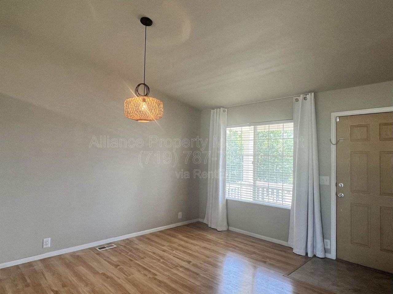 7368 Glenburn Dr - Photo 3 of 35