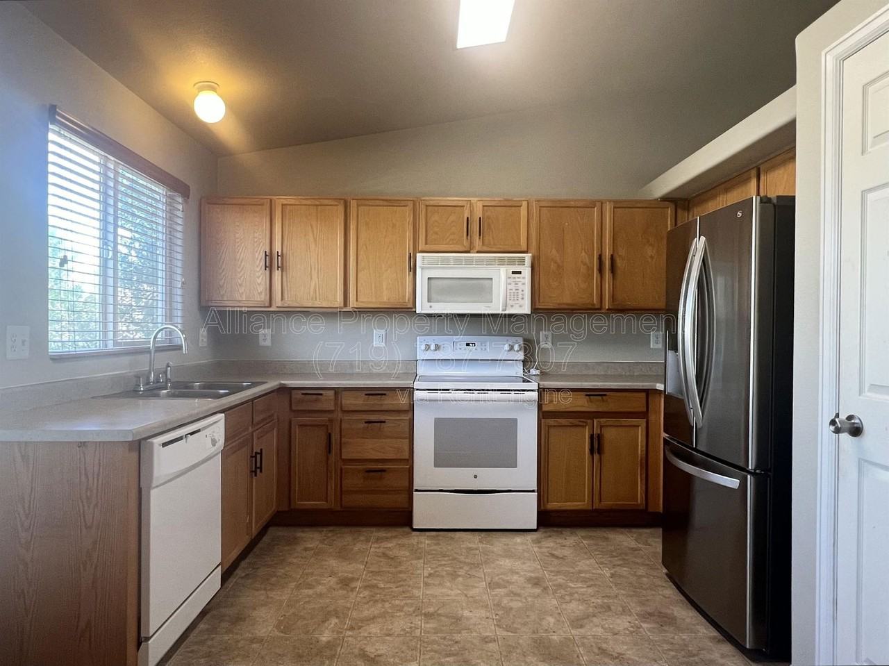 7368 Glenburn Dr - Photo 4 of 35