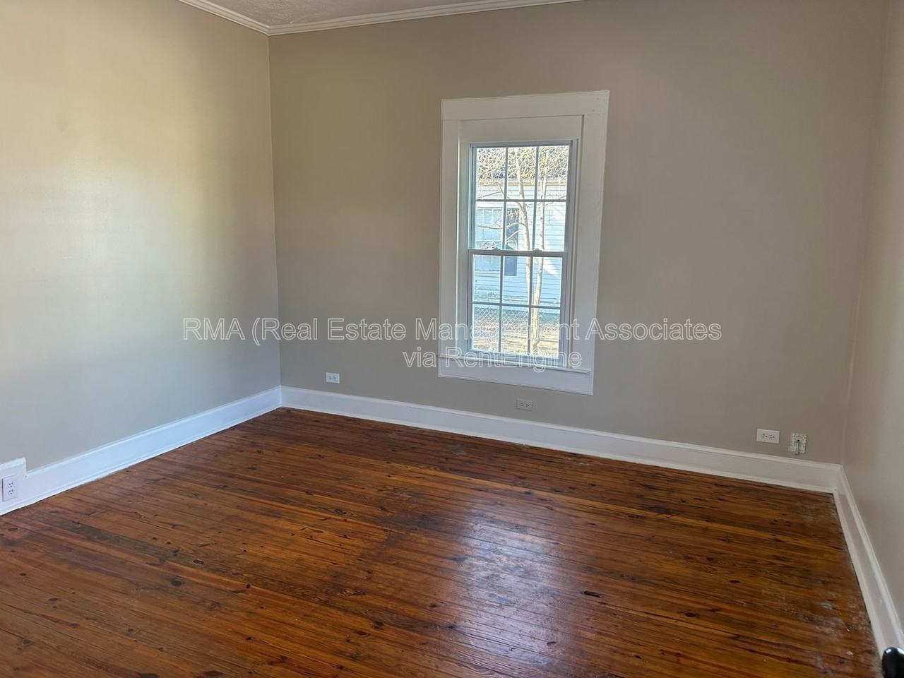 132 Peachtree St - Photo 3 of 6