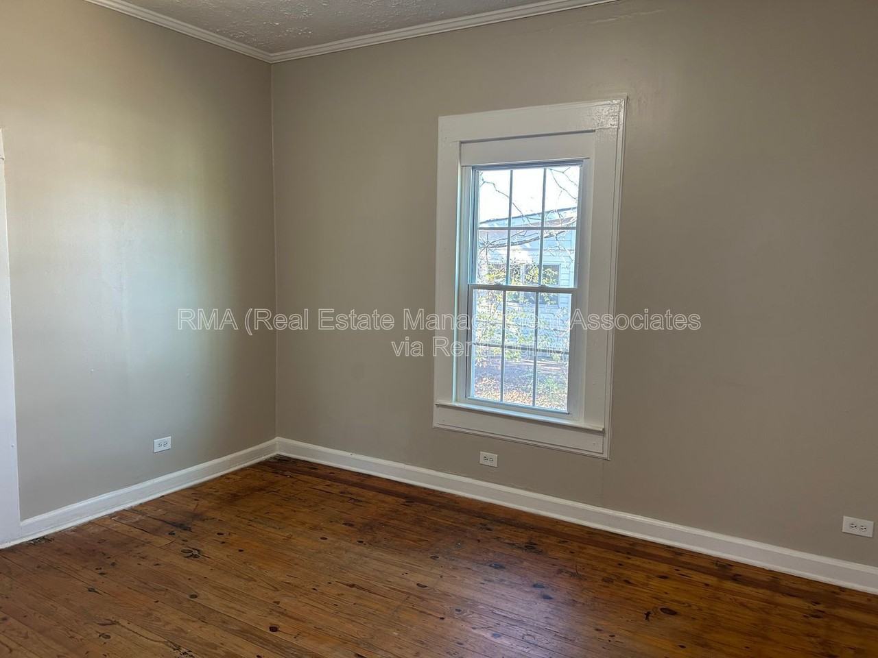 132 Peachtree St - Photo 4 of 6