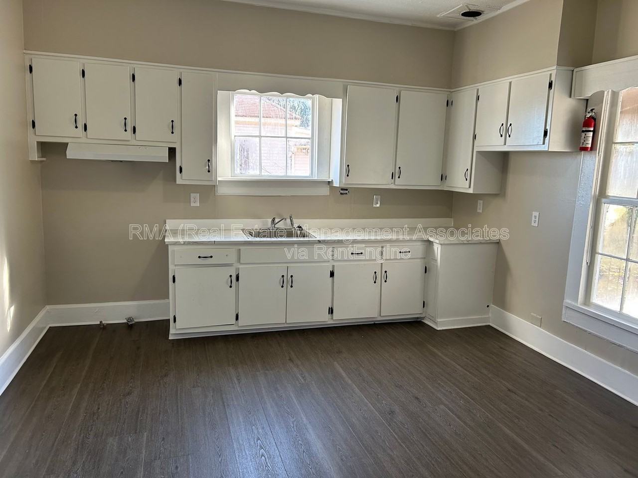 132 Peachtree St - Photo 6 of 6