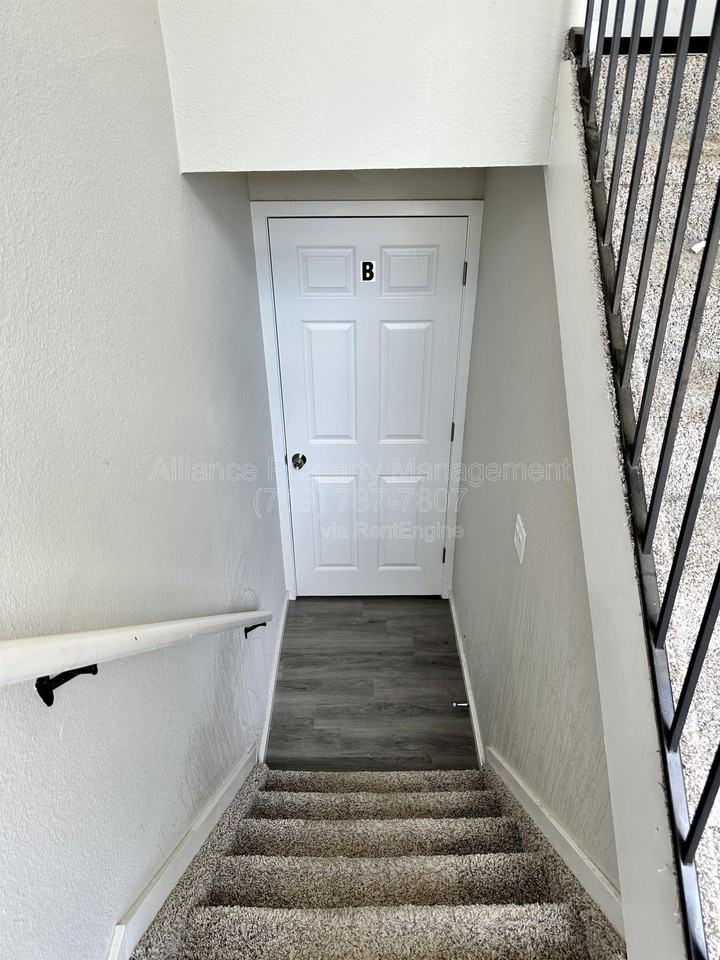 907 W Madison St #B - Photo 2 of 20