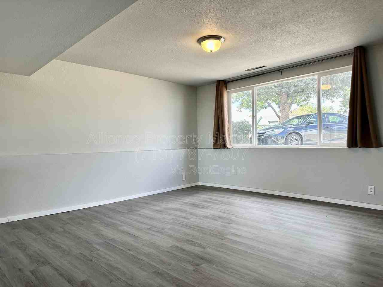 907 W Madison St #B - Photo 3 of 20