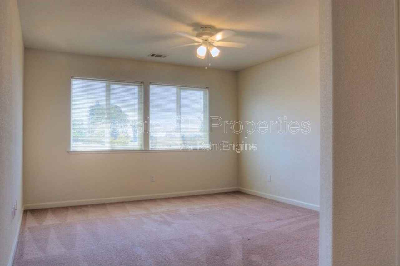 2836 Grove Way - Photo 7 of 30