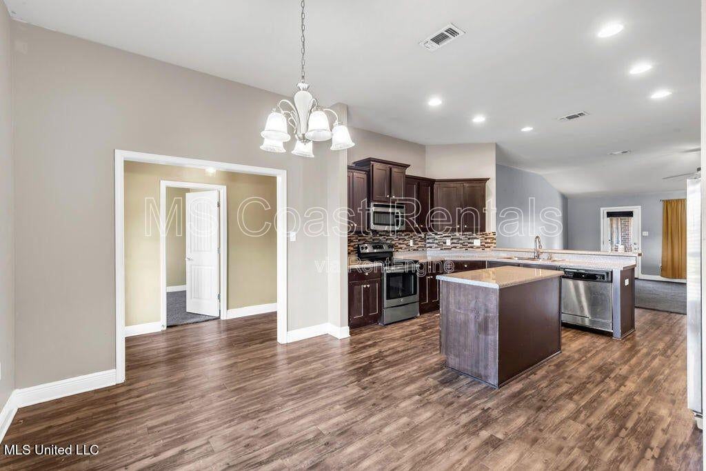 18020 Canal Landing Dr - Photo 4 of 30