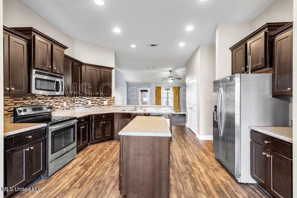 18020 Canal Landing Dr - Photo 6 of 30