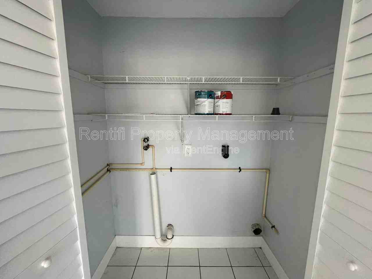 717 Se 9th St #B - Photo 4 of 11