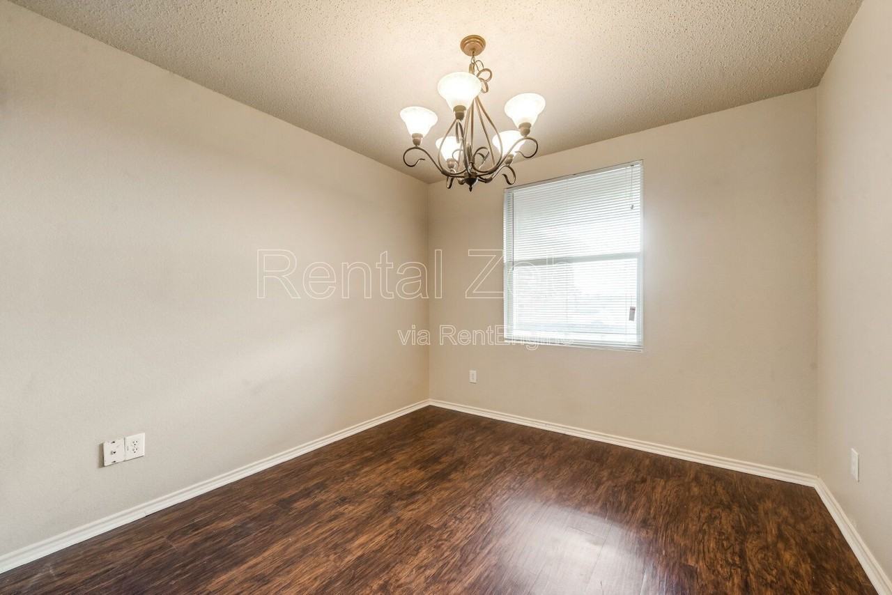 1117 Scarlet Sage Pkwy - Photo 3 of 18