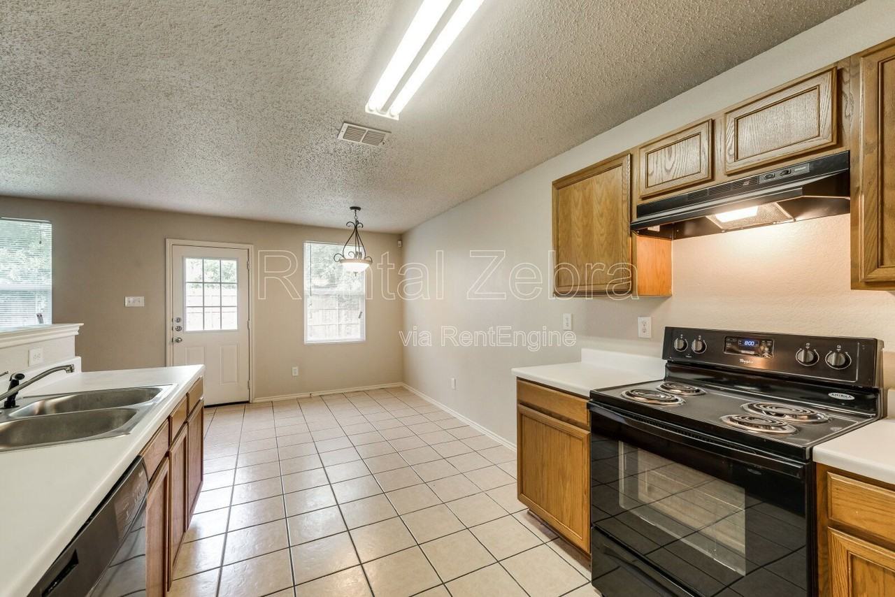 1117 Scarlet Sage Pkwy - Photo 4 of 18