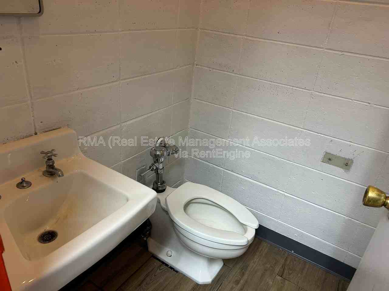 454 W Solomon St - Photo 3 of 3