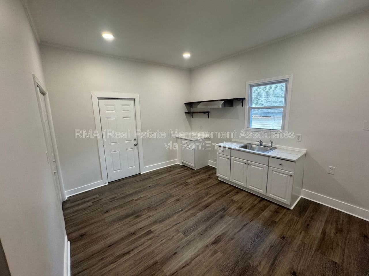 525 N 8th St - Photo 2 of 6