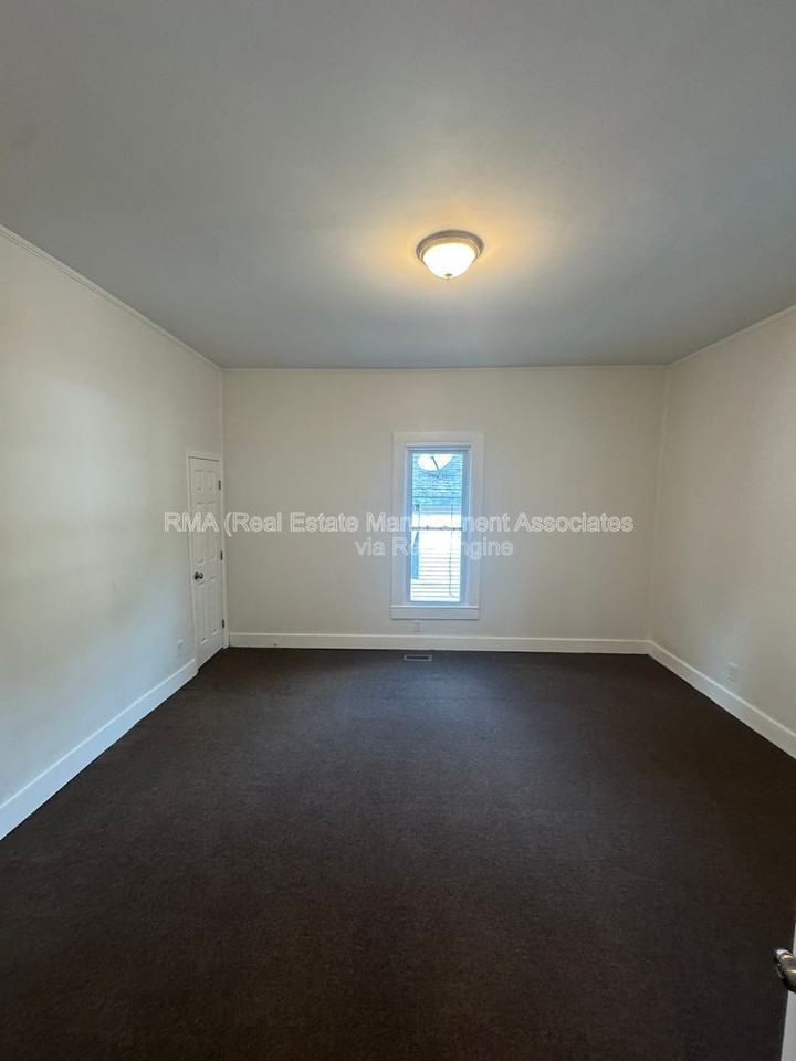 525 N 8th St - Photo 4 of 6