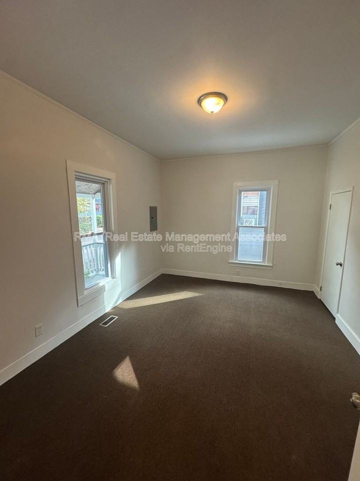 525 N 8th St - Photo 5 of 6