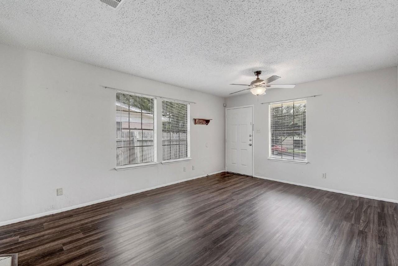 4806 Russet Hill Dr - Photo 4 of 25