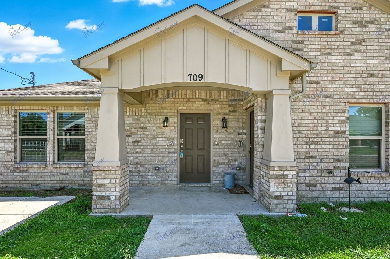 709 W Madison St #B - Photo 2 of 3