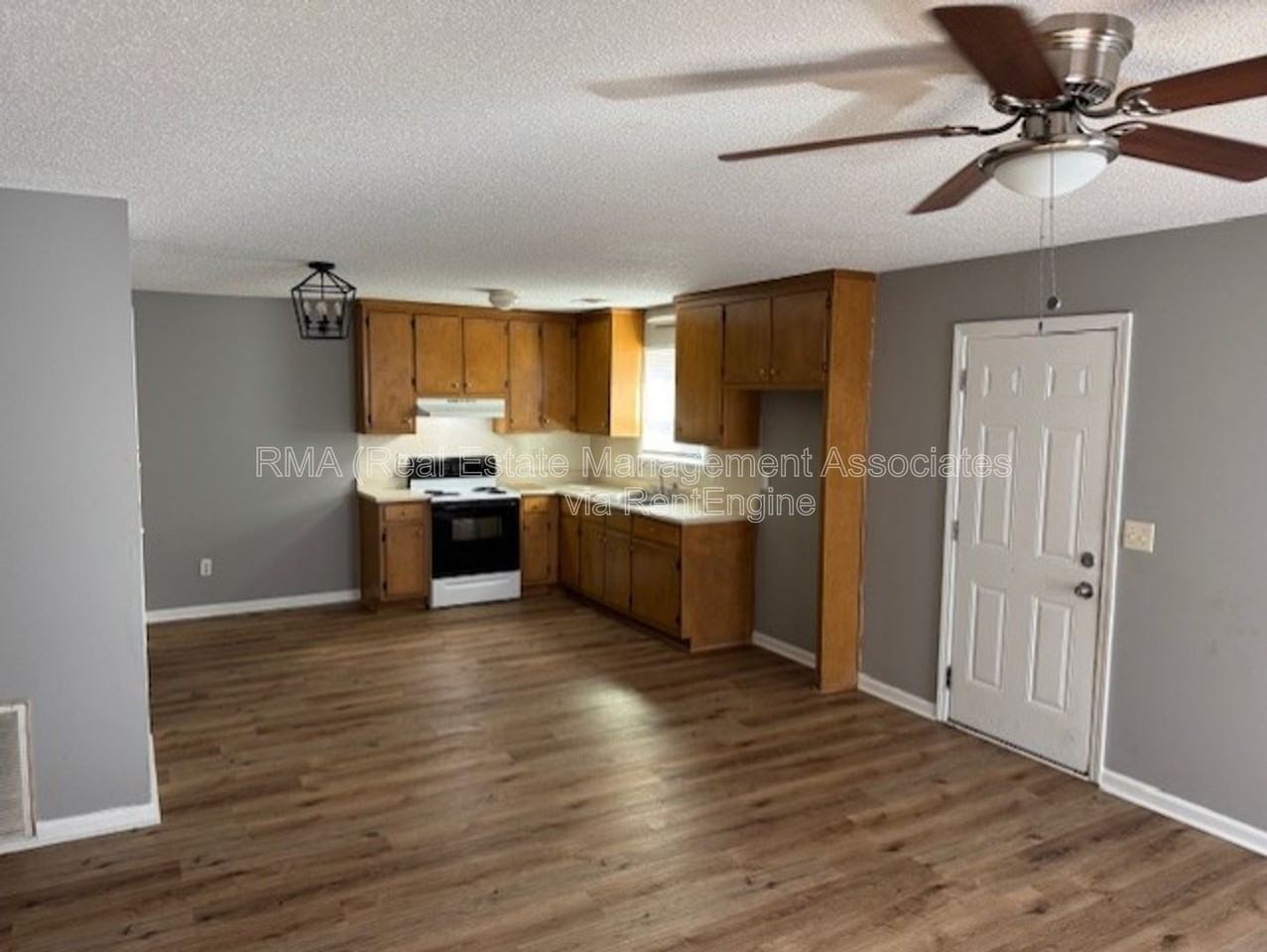 424 N 8th St - Photo 2 of 8