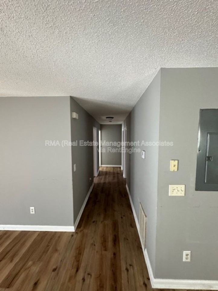 424 N 8th St - Photo 4 of 8