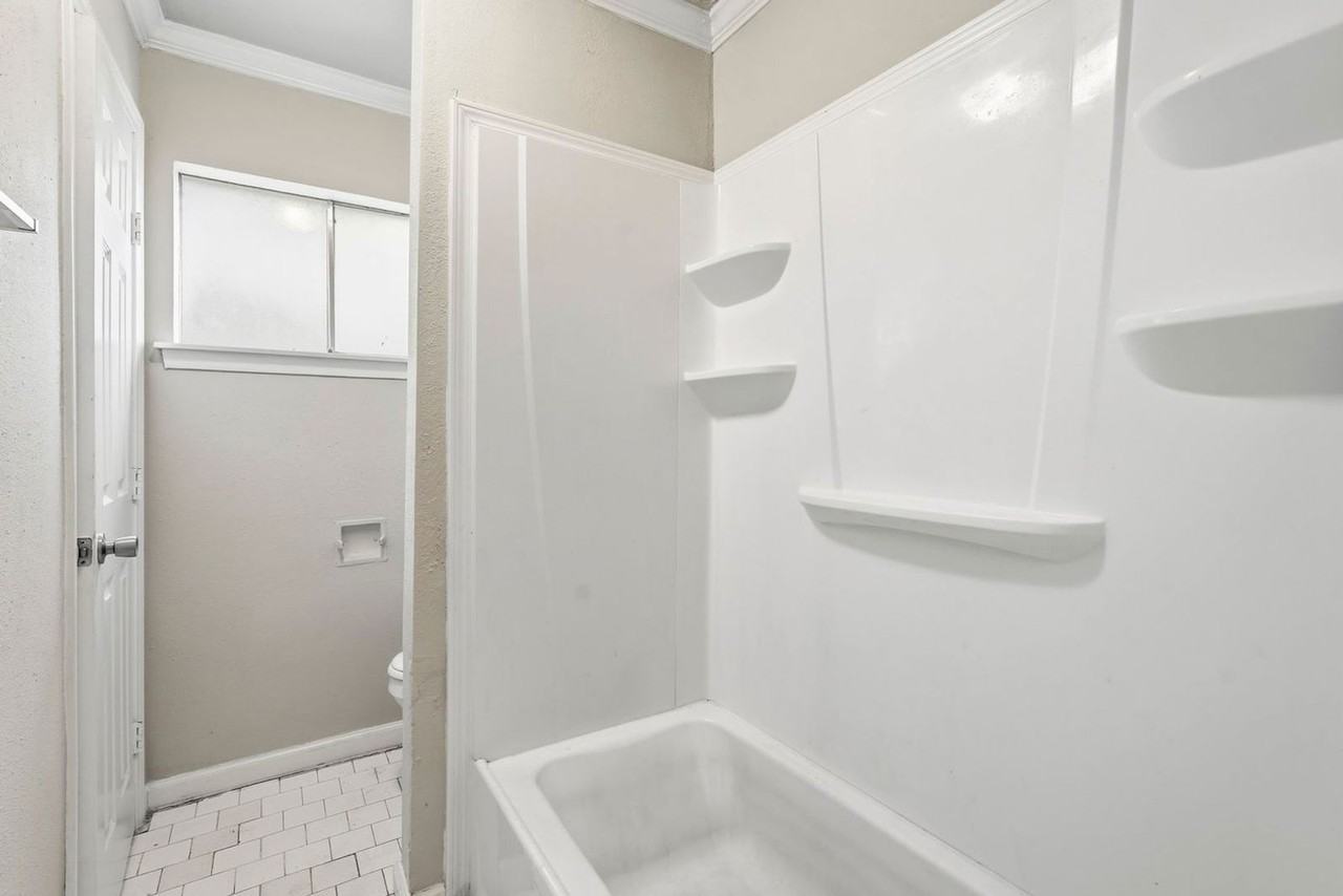 11202 Sagehill Dr - Photo 3 of 25