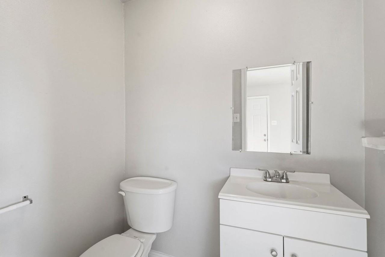 11202 Sagehill Dr - Photo 4 of 25