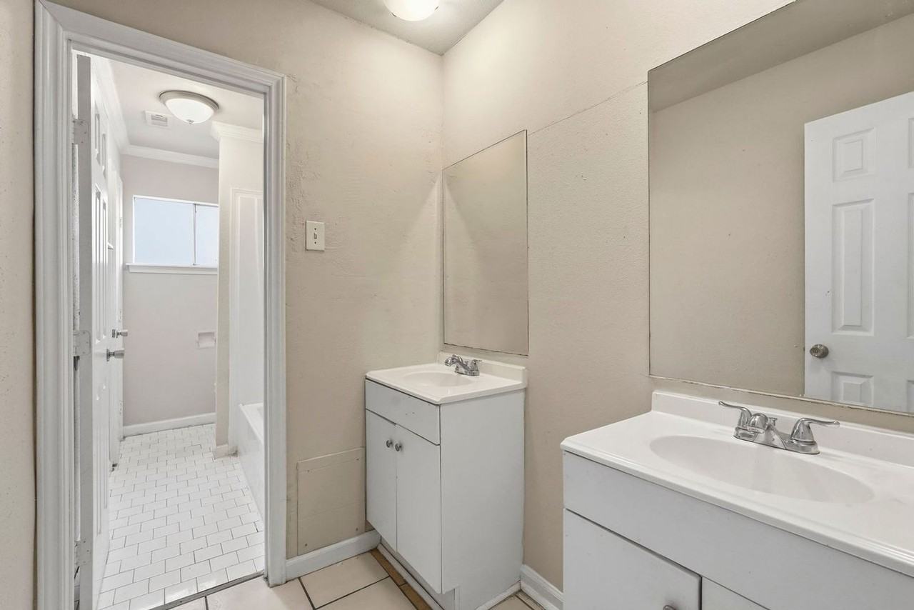 11202 Sagehill Dr - Photo 5 of 25