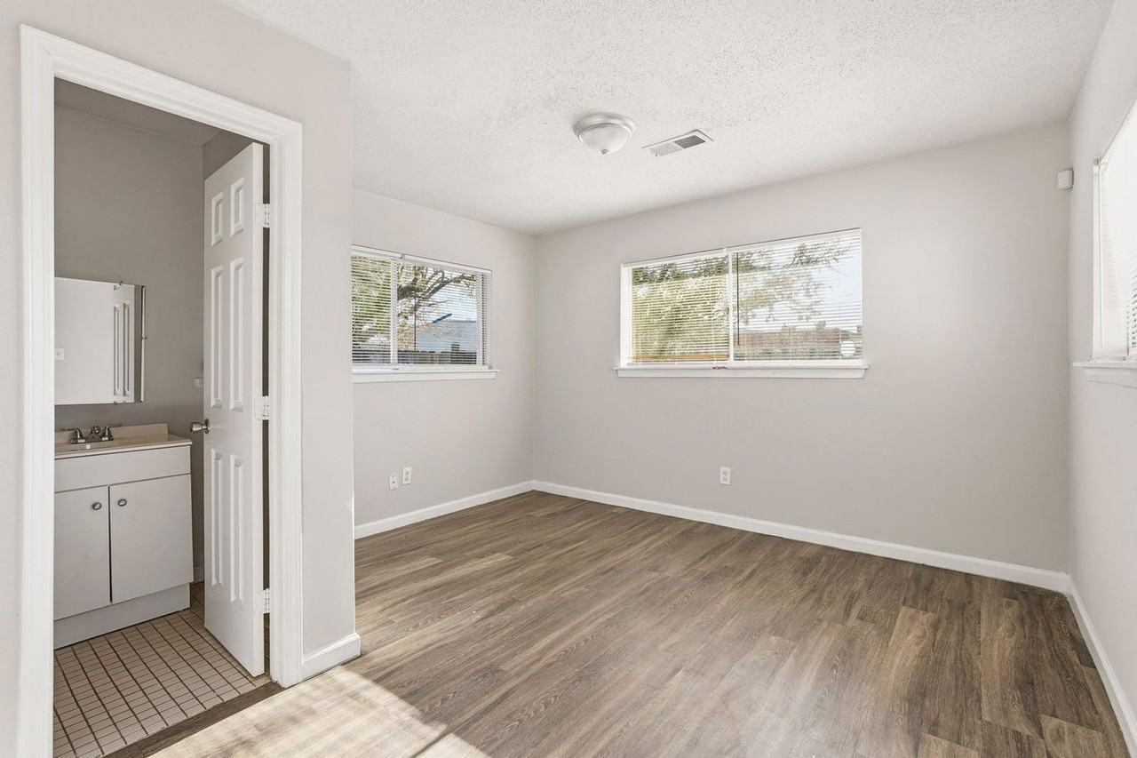 11202 Sagehill Dr - Photo 6 of 25