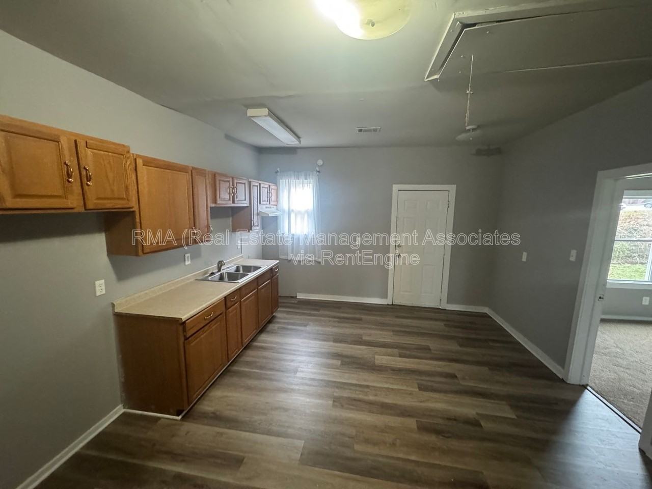 331 W College St - Photo 3 of 7