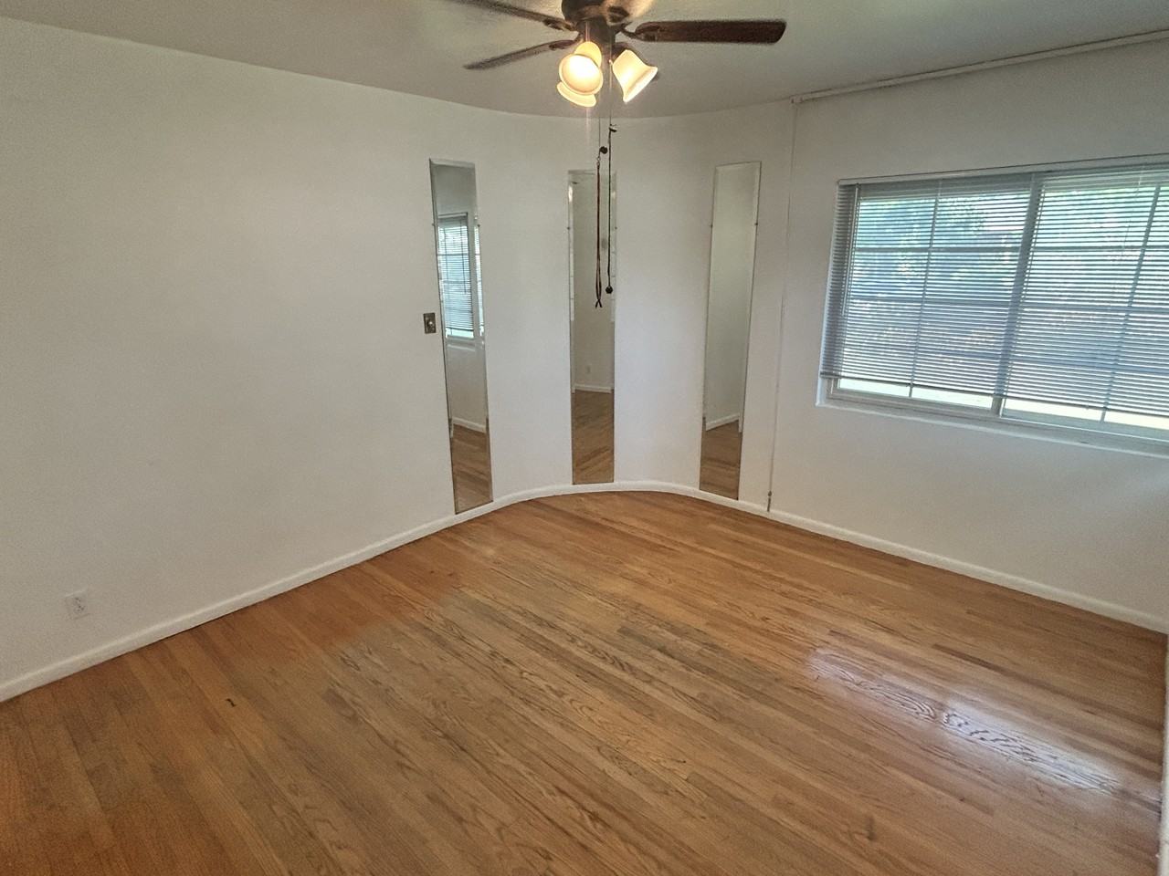 1292 N Laurel Ave #B - Photo 4 of 8