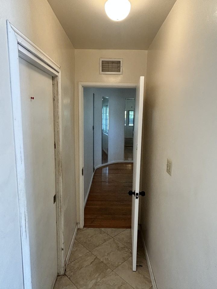 1292 N Laurel Ave #B - Photo 2 of 8