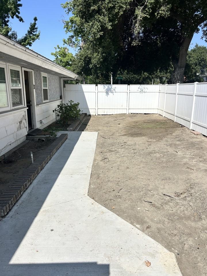 1292 N Laurel Ave #B - Photo 6 of 8