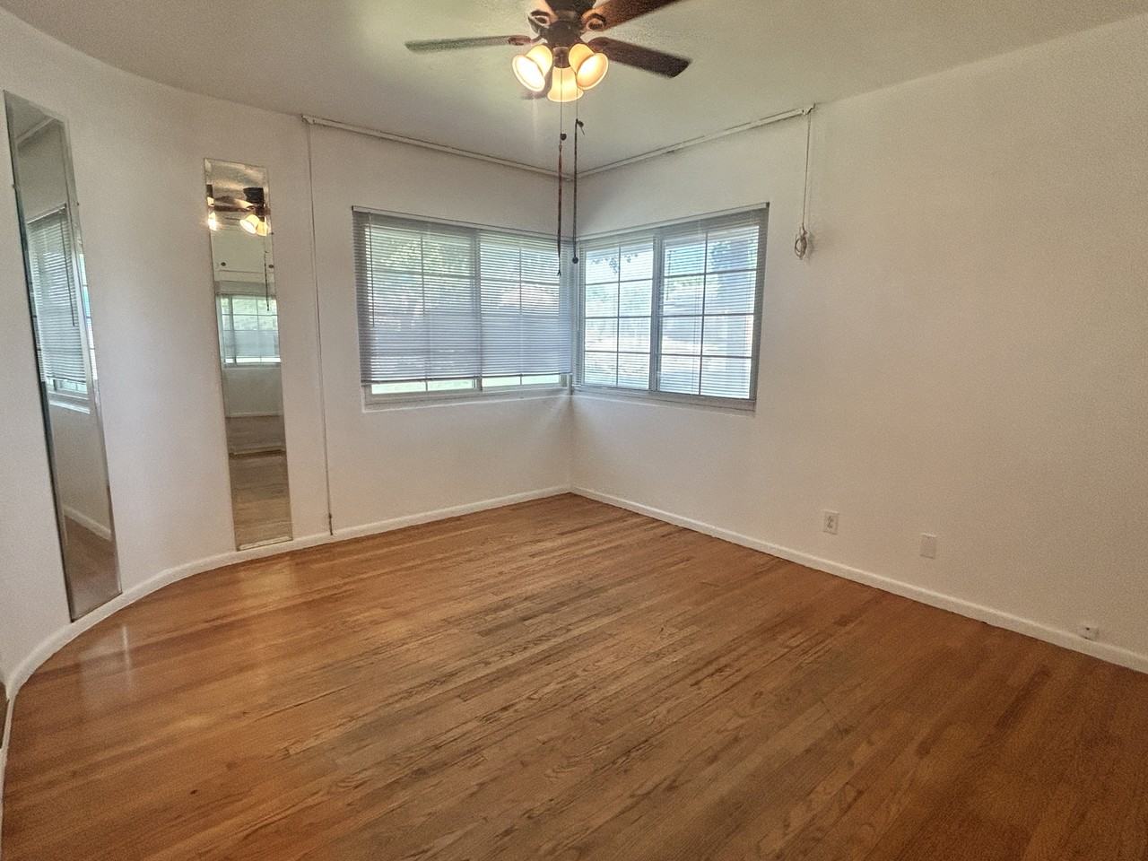 1292 N Laurel Ave #B - Photo 3 of 8