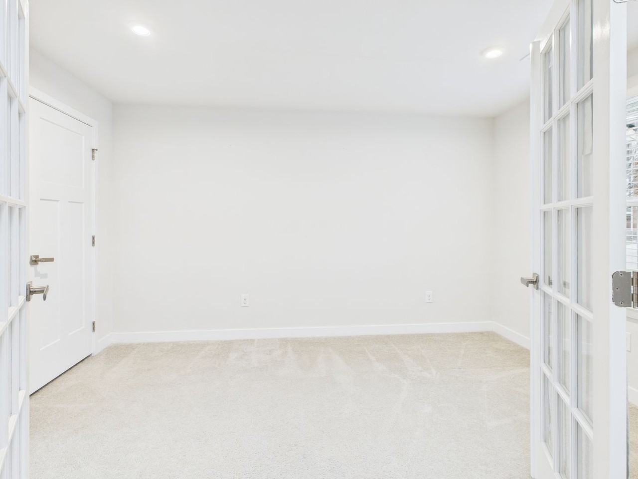 428 Crofton Village Ter - Photo 4 of 28